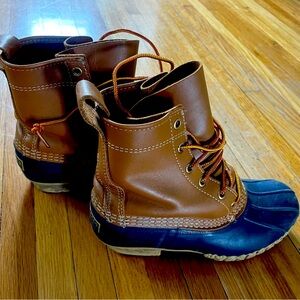 LL Bean Size 7 Classic Blue and Tan Duckie Boots